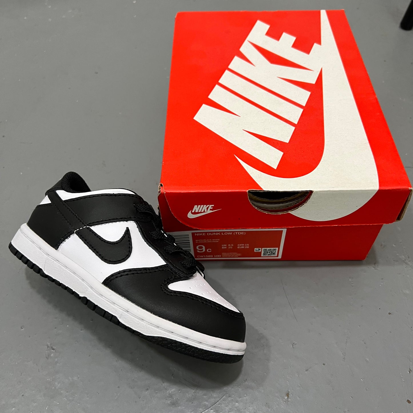 Nike Dunk Low “Panda” (TD)