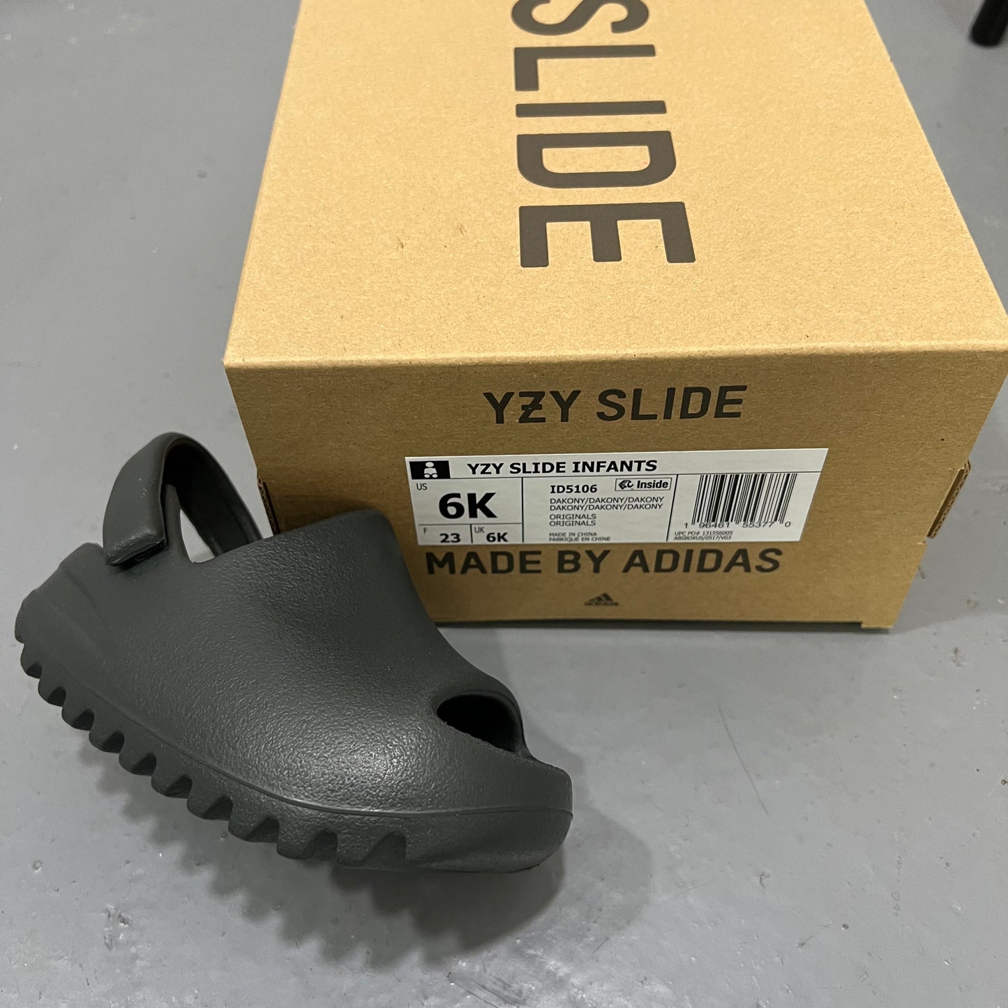 Adidas Yeezy Slide “Dark Onyx” (TD)